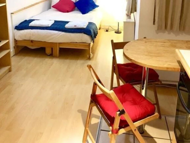 HFS Studio Next To Hydepark L12