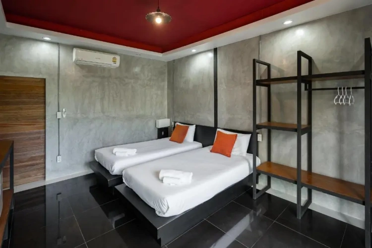 Standard Twin room with garden view