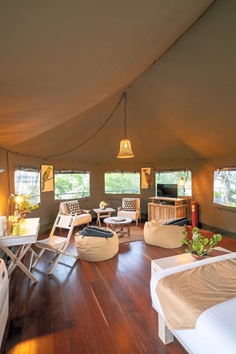 Suite with lake view