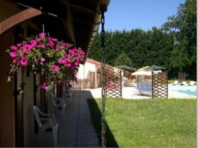 Motel Grill Les Coursaux