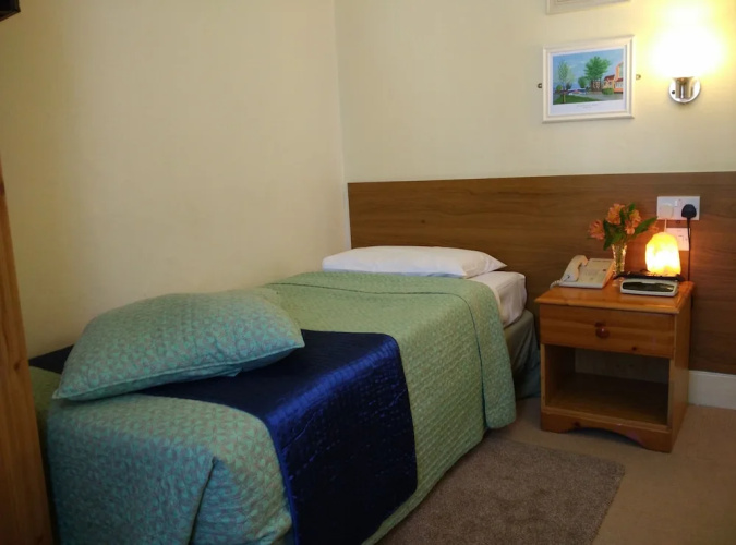 River Hotel
