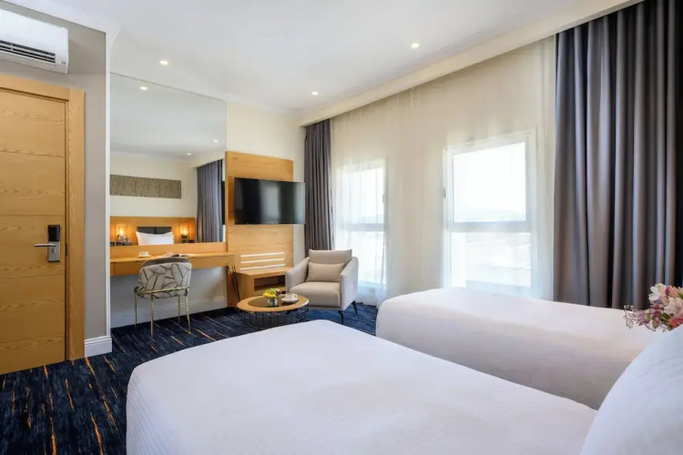 Oaks Hotel