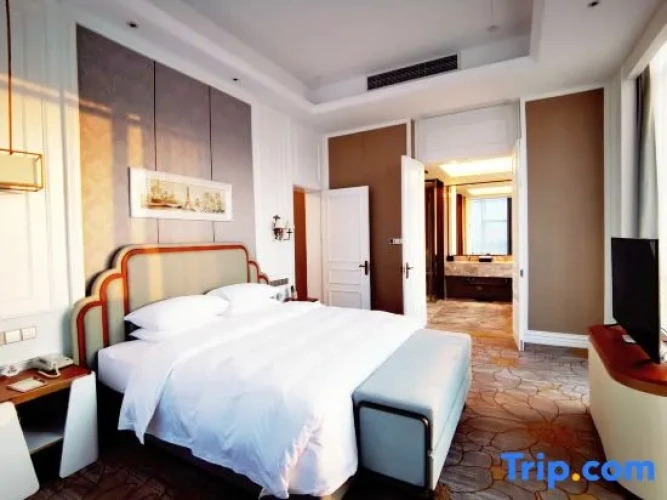 Deluxe Double Suite