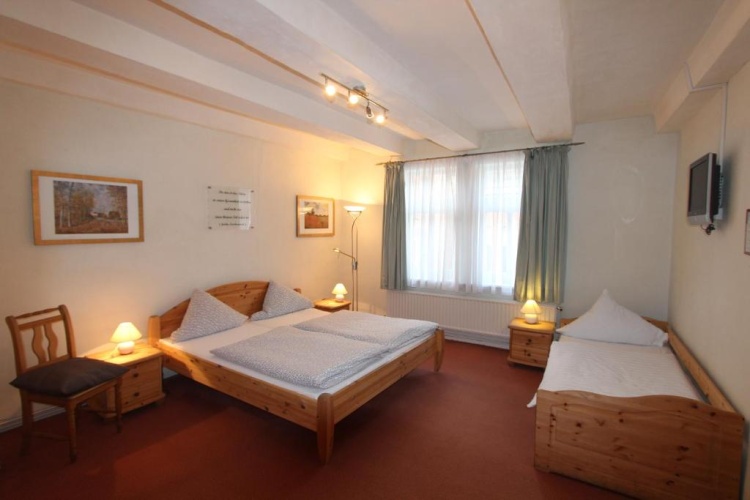 Standard Triple room