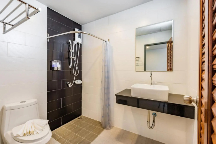 Phuket Marine Poshtel (SHA Plus+)