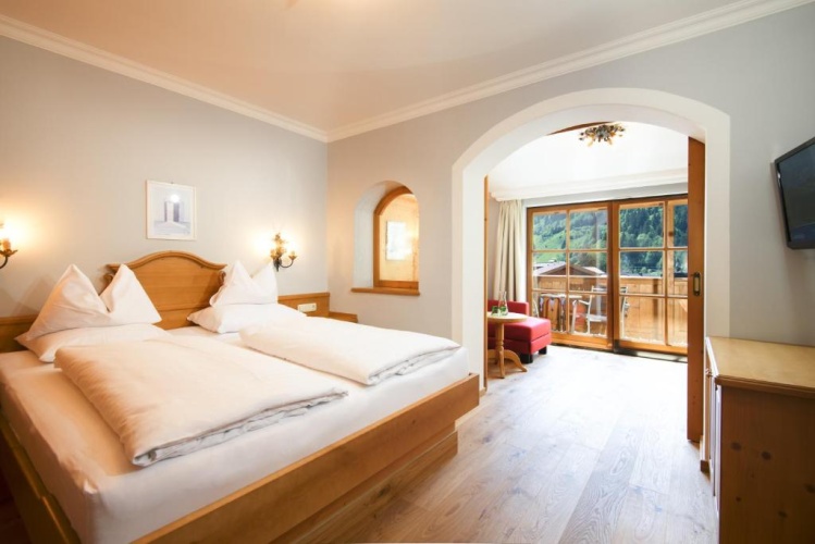 Junior Suite with balcony and with view