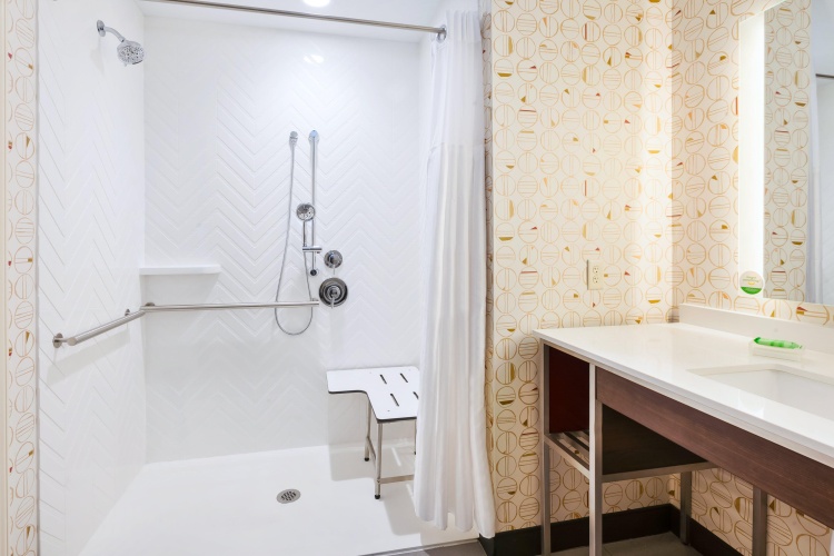 Holiday Inn & Suites Toledo Southwest - Perrysburg photo 9