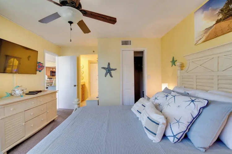 Waterfront Hudson Condo w/ Amenity Access!
