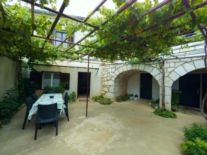 3 Bedrooms Cottage