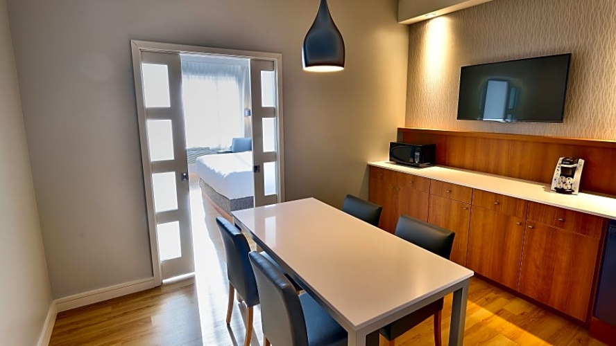 Quadruple Suite