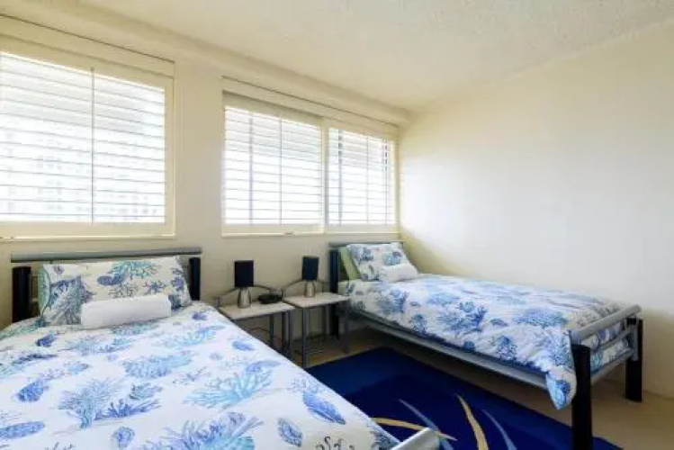 Main Beach Waterfront Apartment