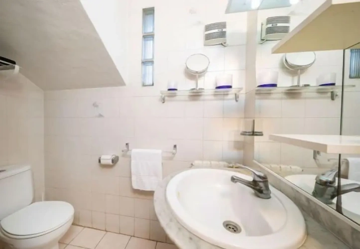 5 Bedrooms Villa