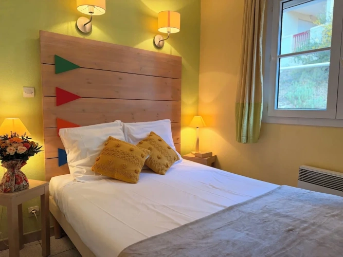 2 Bedrooms Bed in Dorm with balcony and with sea view