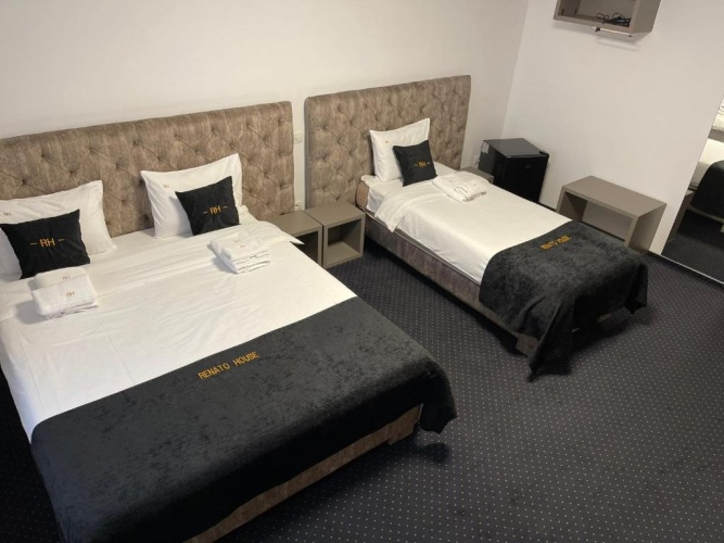 Standard Triple room