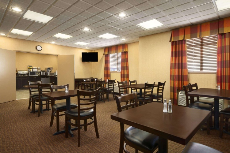 Ramada by Wyndham Surrey/Langley photo 16