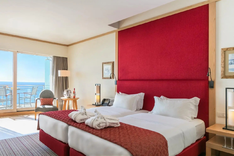 Sesimbra Oceanfront Hotel