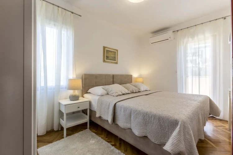 6 Bedrooms Luxury Villa with pool view