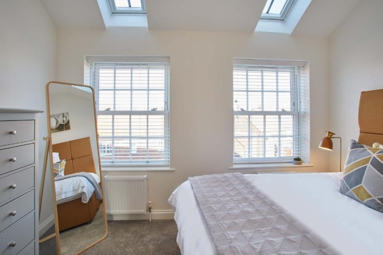 5 Bedrooms Cottage