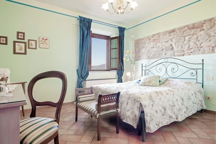 Deluxe Apartment with land view
