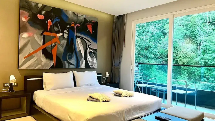 Emerald 521 - Studio With Balcony and Shared Pool