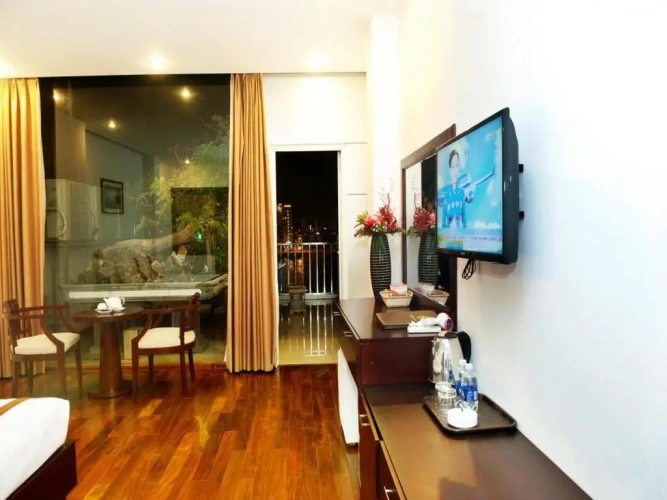 Suite with balcony and with river view