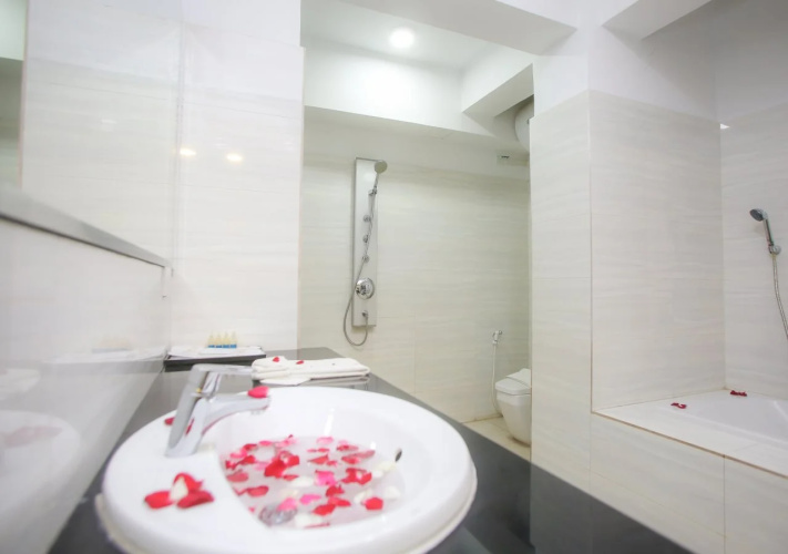 Grace Treasure Hotel