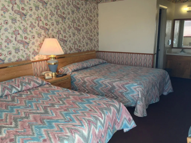 Warrick Plaza Inn