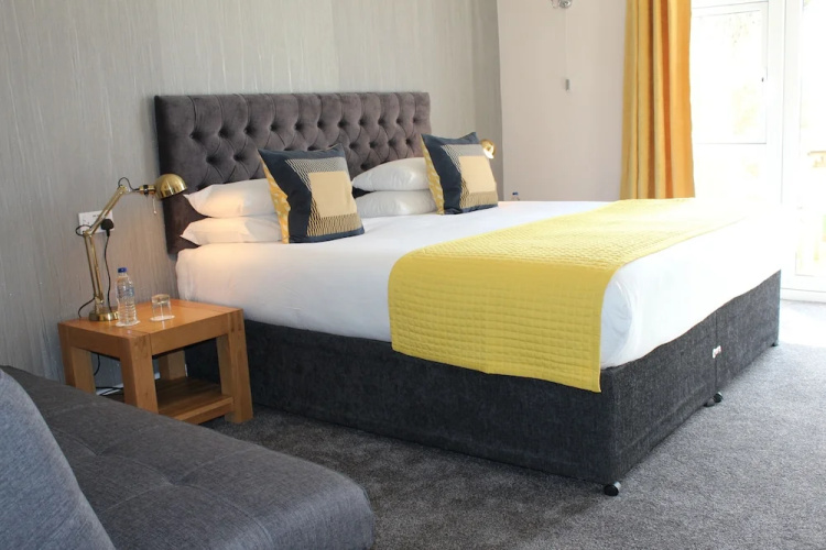 Badgers Mount Hotel
