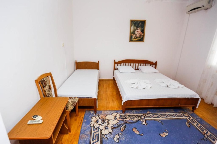 Economy Triple room