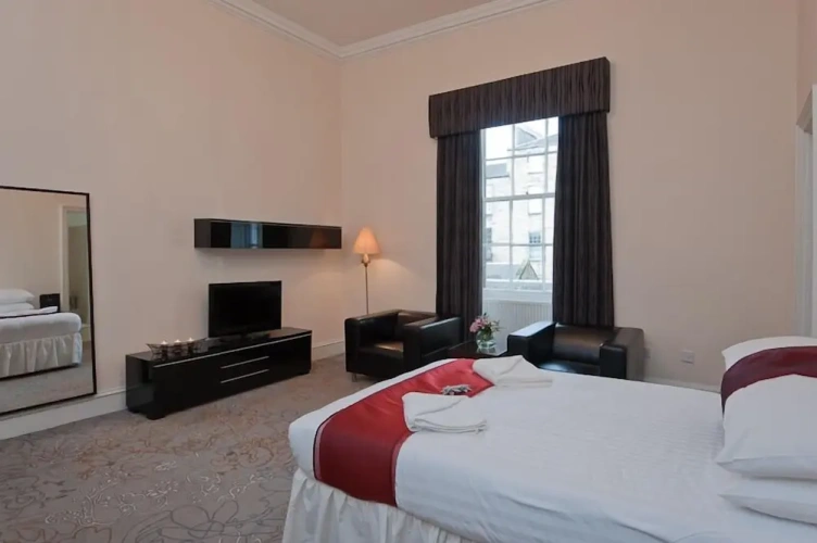 3 Bedrooms Apartment