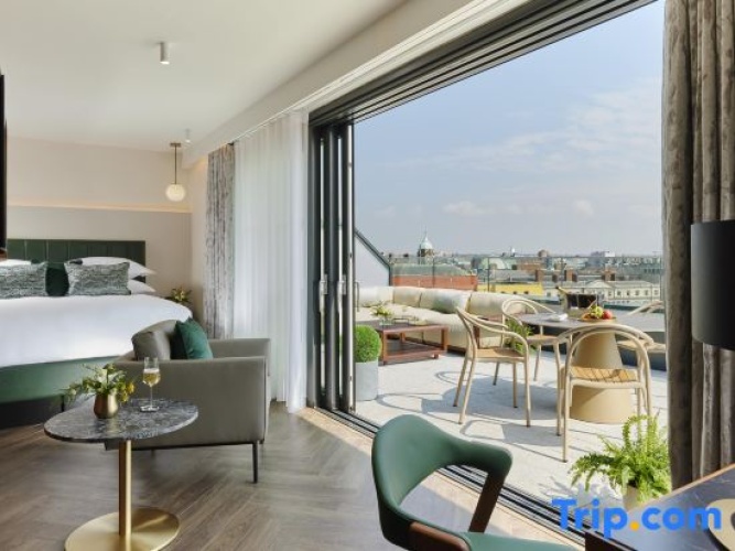 Suite with balcony
