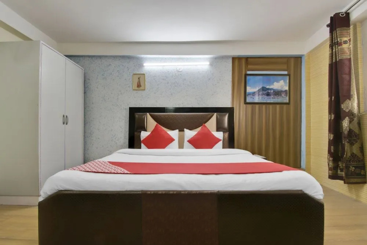 Capital O 11741 Hotel Nest