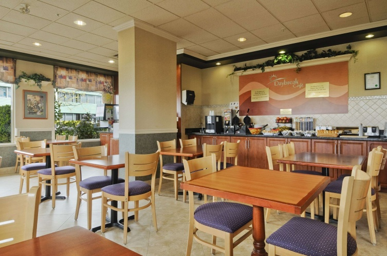 Days Inn by Wyndham Vancouver Airport photo 10