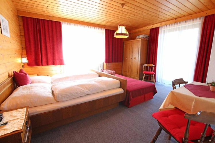 Standard Triple room