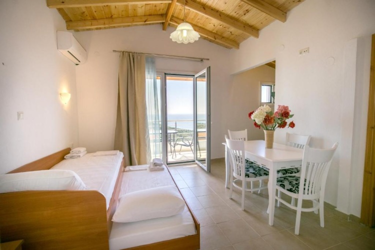 Apartment with balcony and with sea view