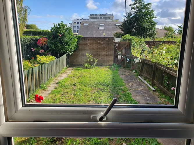 17 Spring Close Service Apartment