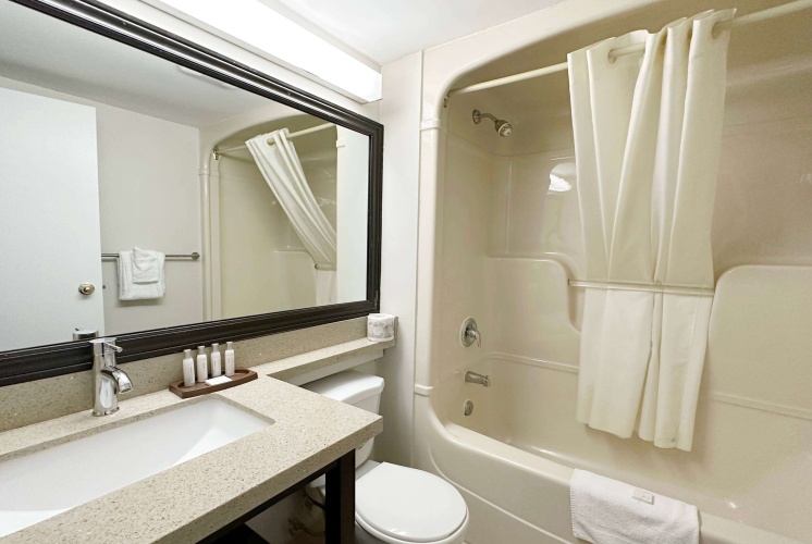 Travelodge by Wyndham Welland photo 9