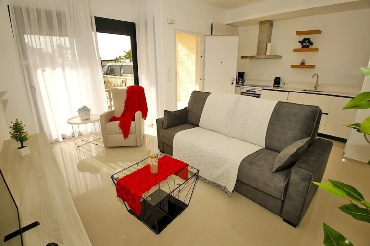 Pepper Street Apartment