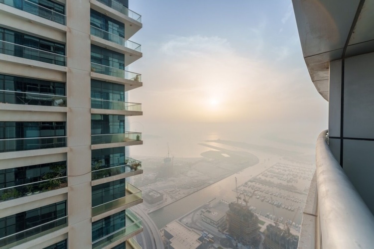 Large Flat with High Floor in Marina