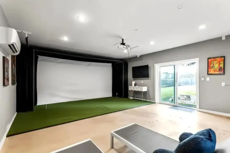 Spacious Retreat with Private Pool