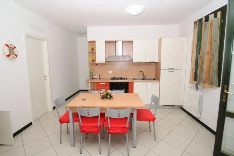 3 Bedrooms Apartment