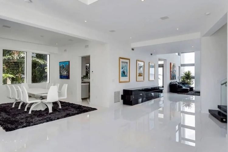 6 Bedrooms Luxury Villa