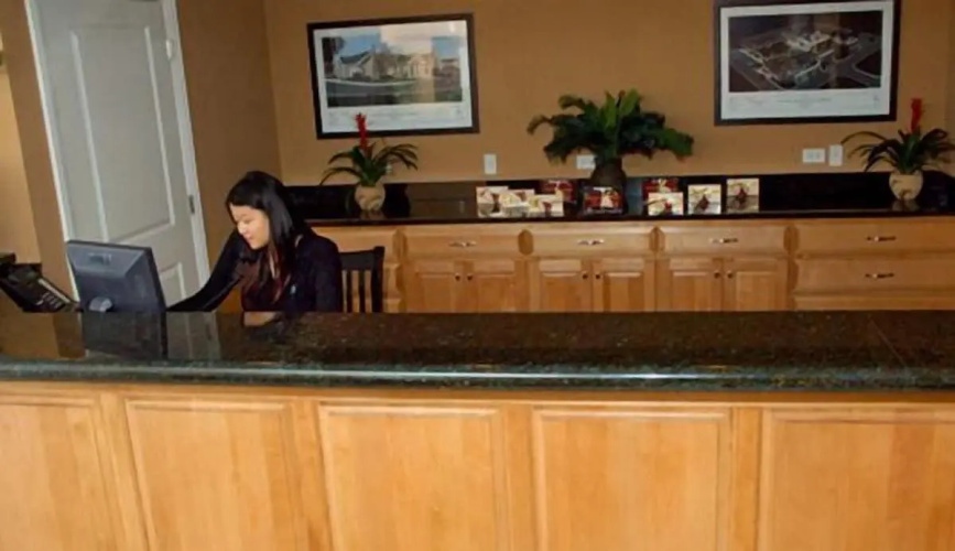 Champagne Lodge And Luxury Suites photo 12