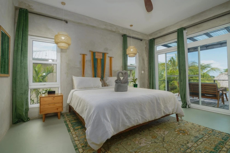 Conmigos 6 Bedroom Beachfront Villa
