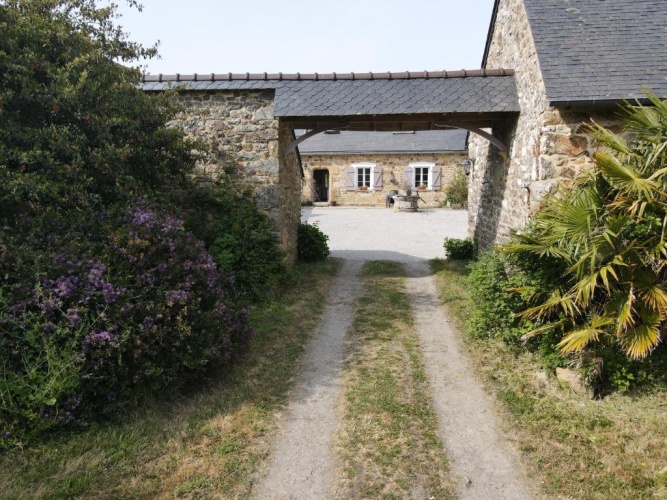 4 Bedrooms Cottage