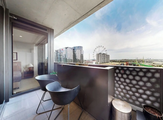1 Bedroom Standard room with balcony and with street view