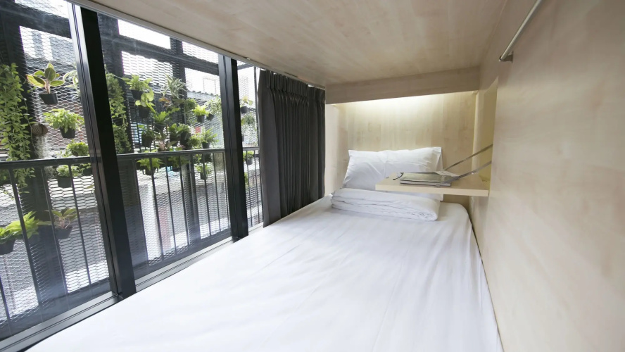 Lamurr Sukhumvit41 (Hostel)