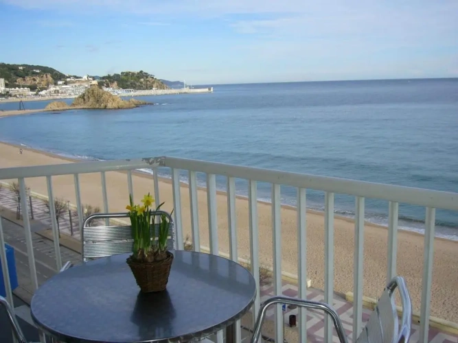 2 Bedrooms Apartment with balcony and with sea view