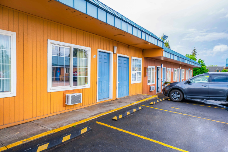 Royal Gateway Motel By OYO