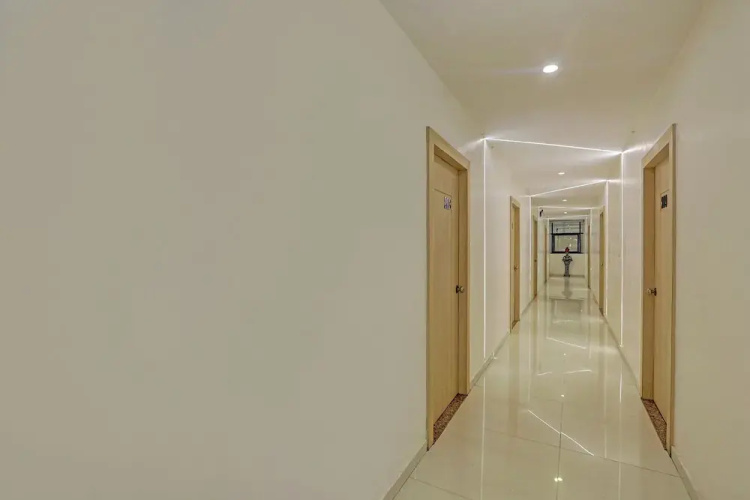 Fabhotel Blue Moon
